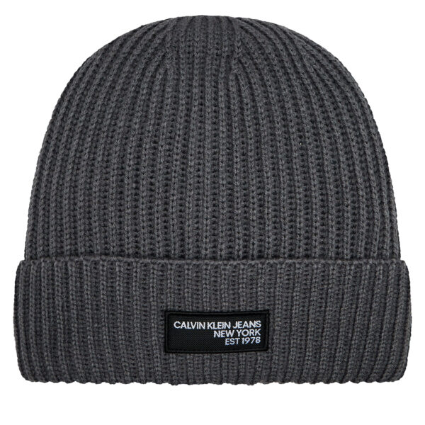 Žieminės kepurės vyrams, Kepurė Calvin Klein Jeans Seasonal Patch Beanie K50K511430 Pilka